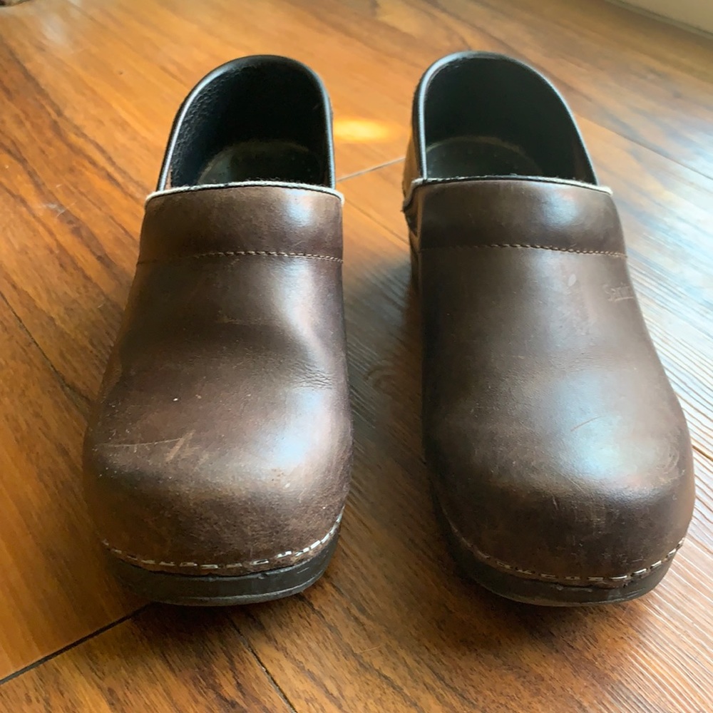 Size 35/5 Sanita Brown Closed Heel Clog